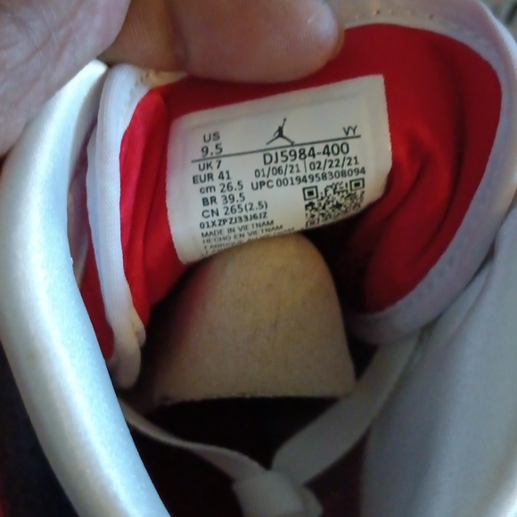 Air Jordan 1 MID SE SZ 9.5 - Picture 6 of 8